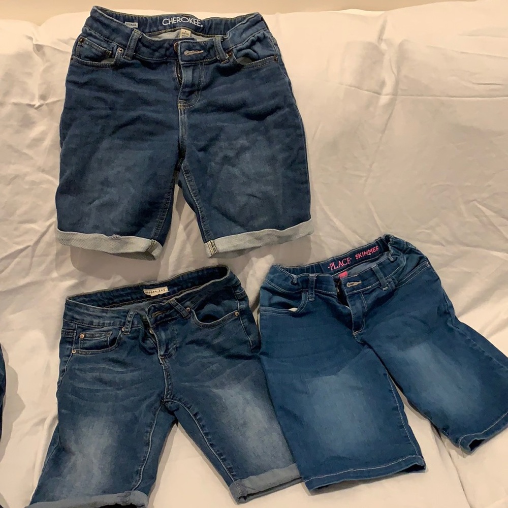 3 pairs of Bermuda shorts